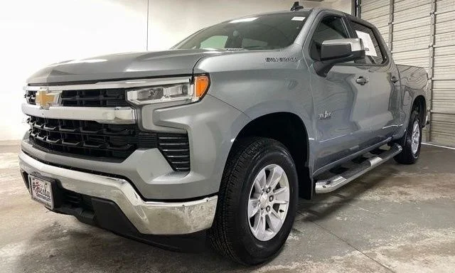 Used 2026 Gray Chevrolet LT image 3