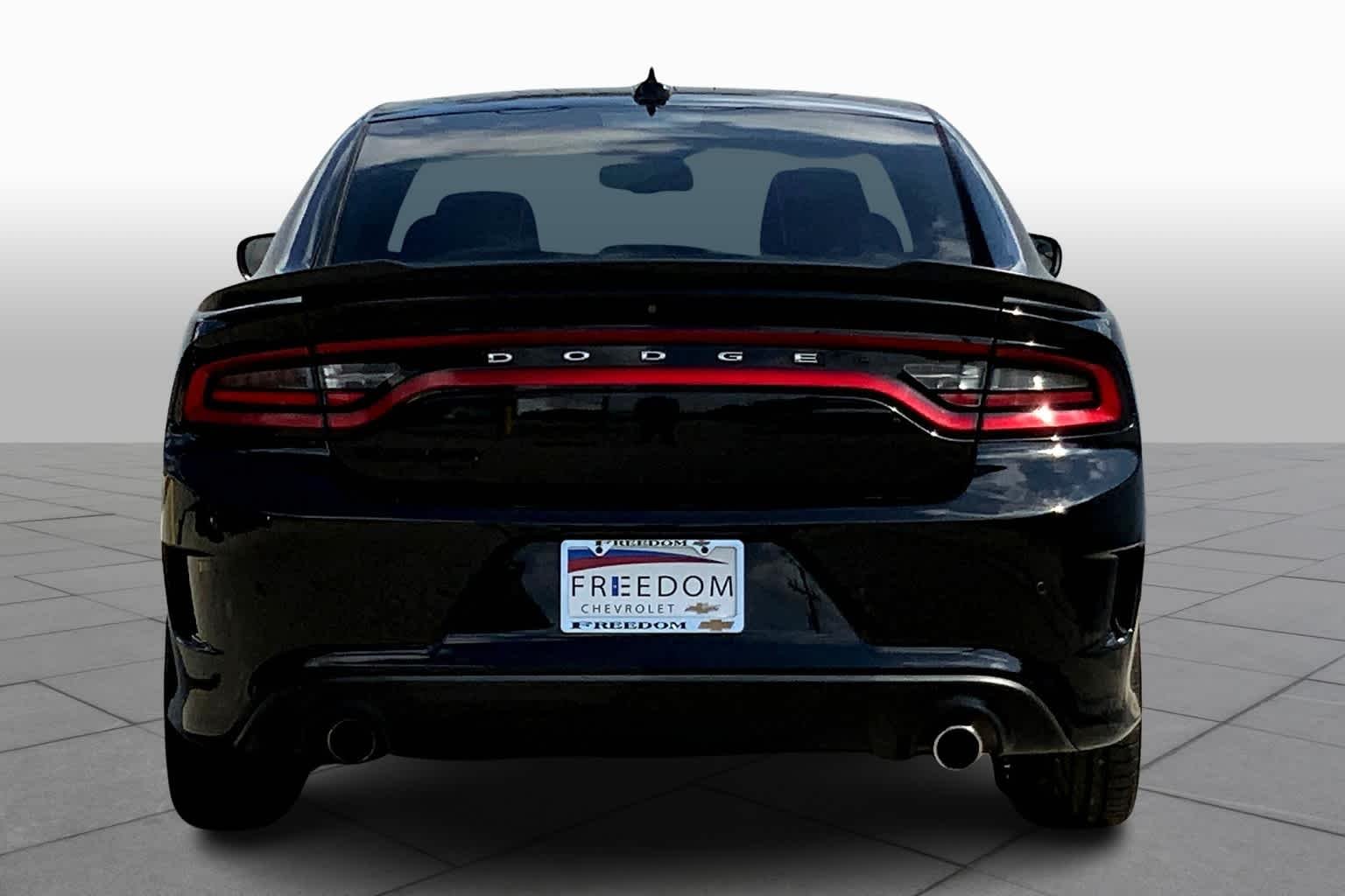 Used 2018 Pitch Black Clearcoat Dodge SXT Plus image 4