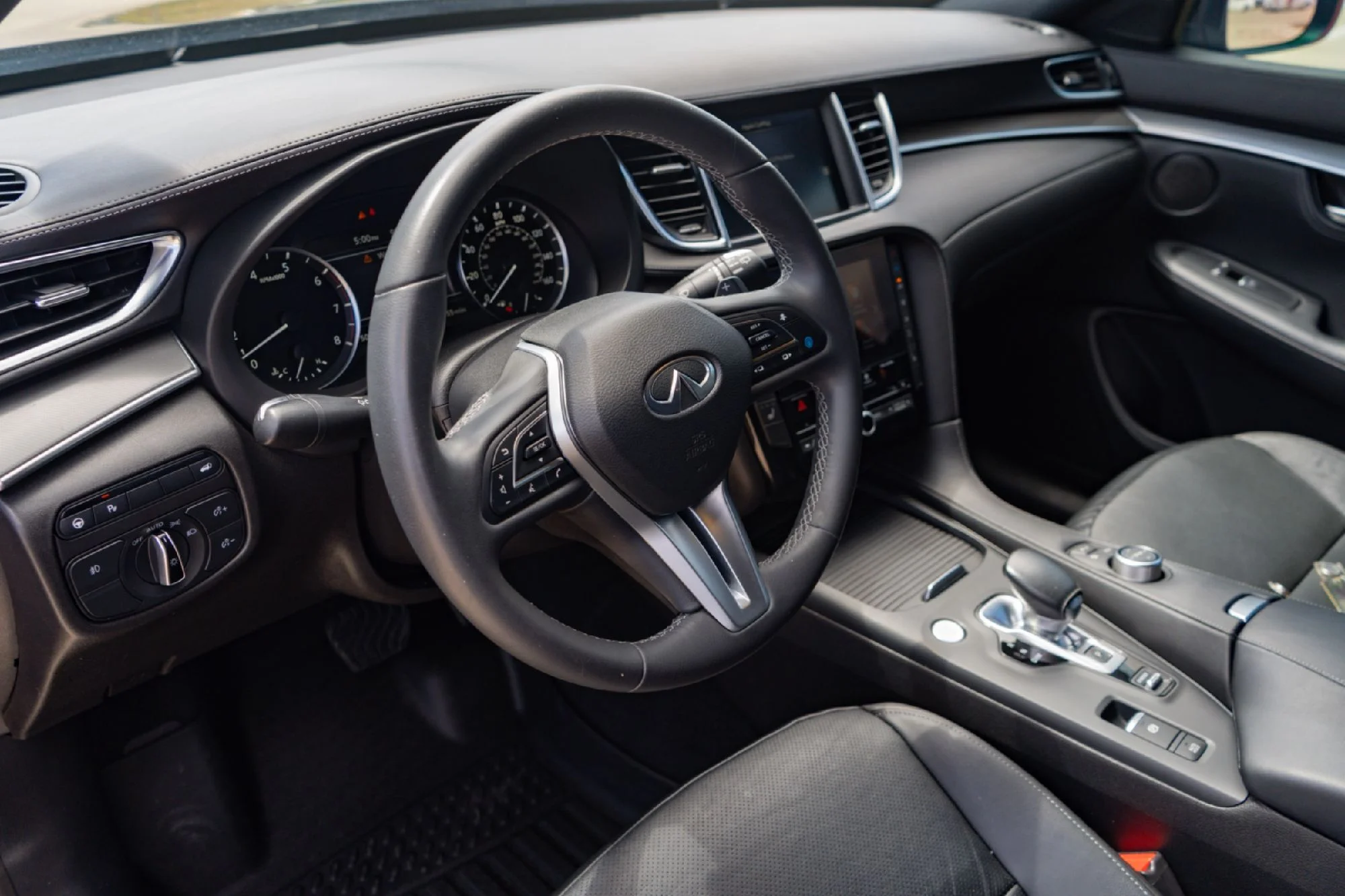 Certified Used 2023 Blue INFINITI LUXE image 8