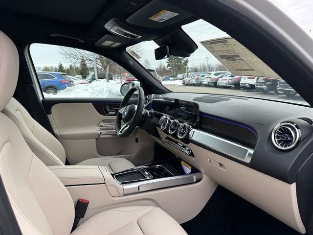 New 2026 Polar White Mercedes-Benz GLB 250 image 26