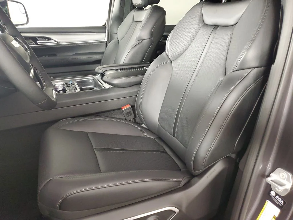 New 2026 Baltic-Gray Metallic Clear-Coat Exterior Paint Jeep Limited Altitude image 11