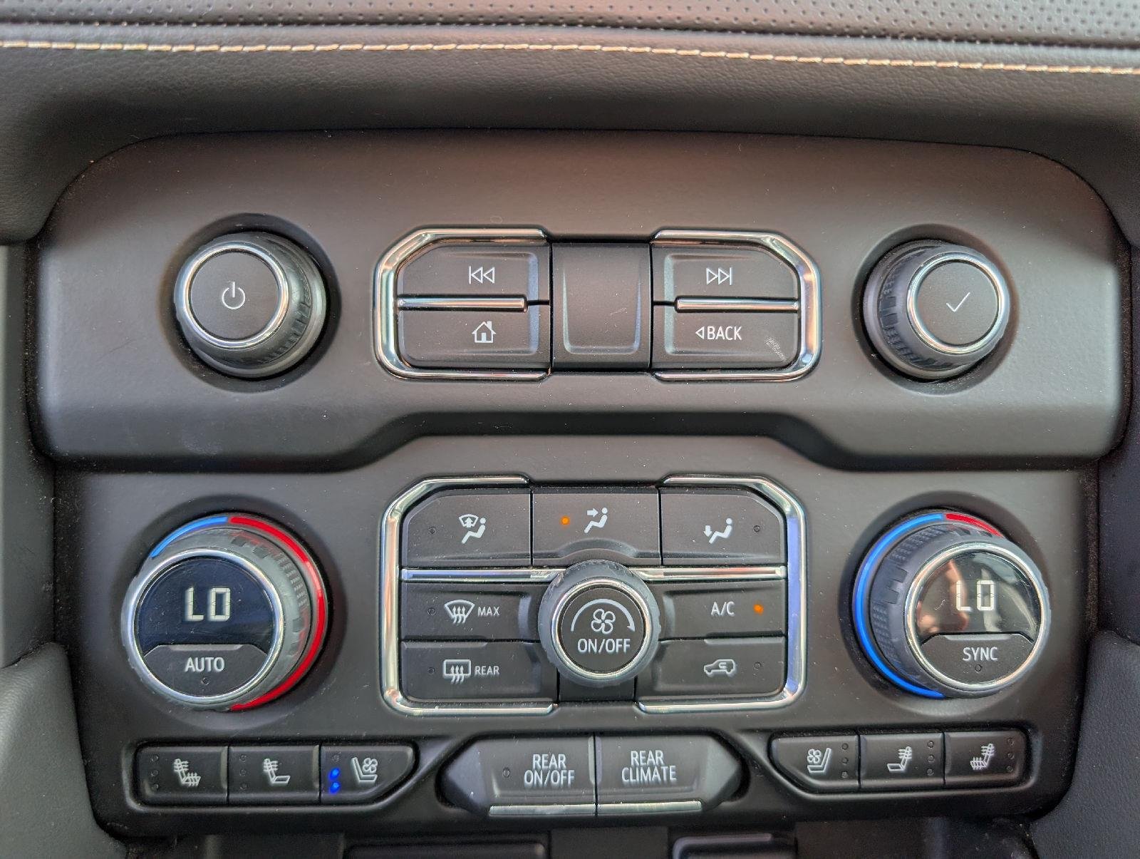 Used 2023 Summit White Chevrolet  image 17