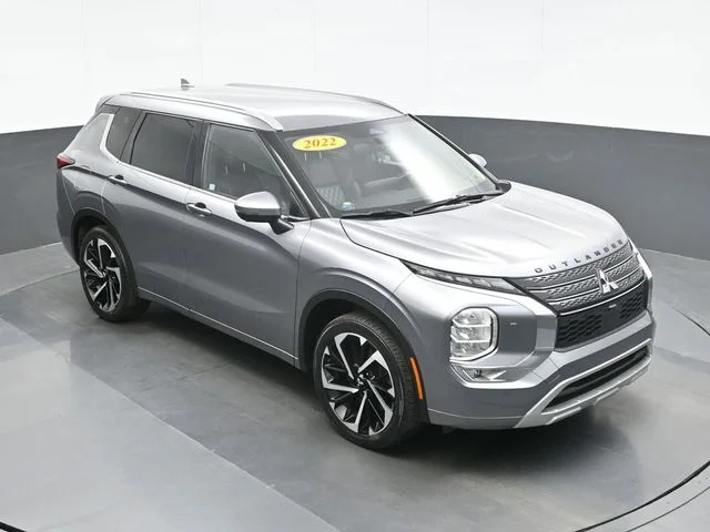 Used 2022  Mitsubishi SEL image 14