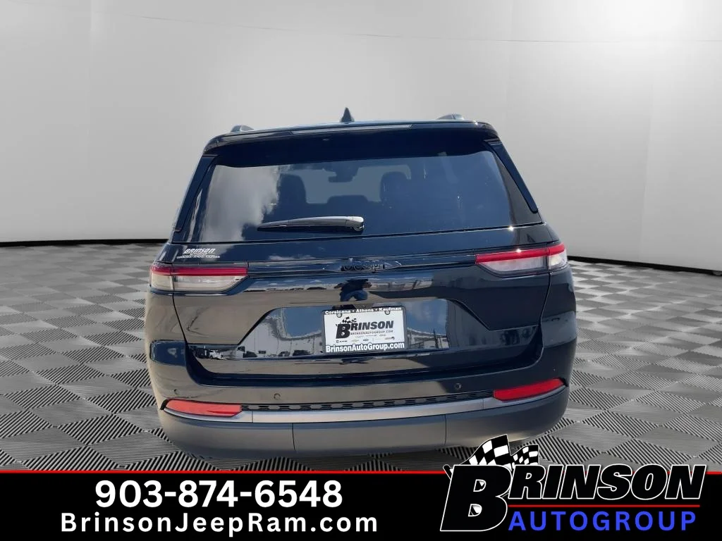 New 2027 High-Gloss Black Paint Jeep Laredo Altitude image 4