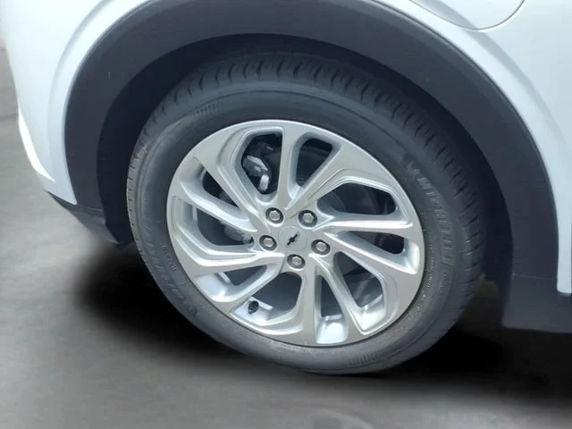 New 2027 Summit White Chevrolet LT image 14