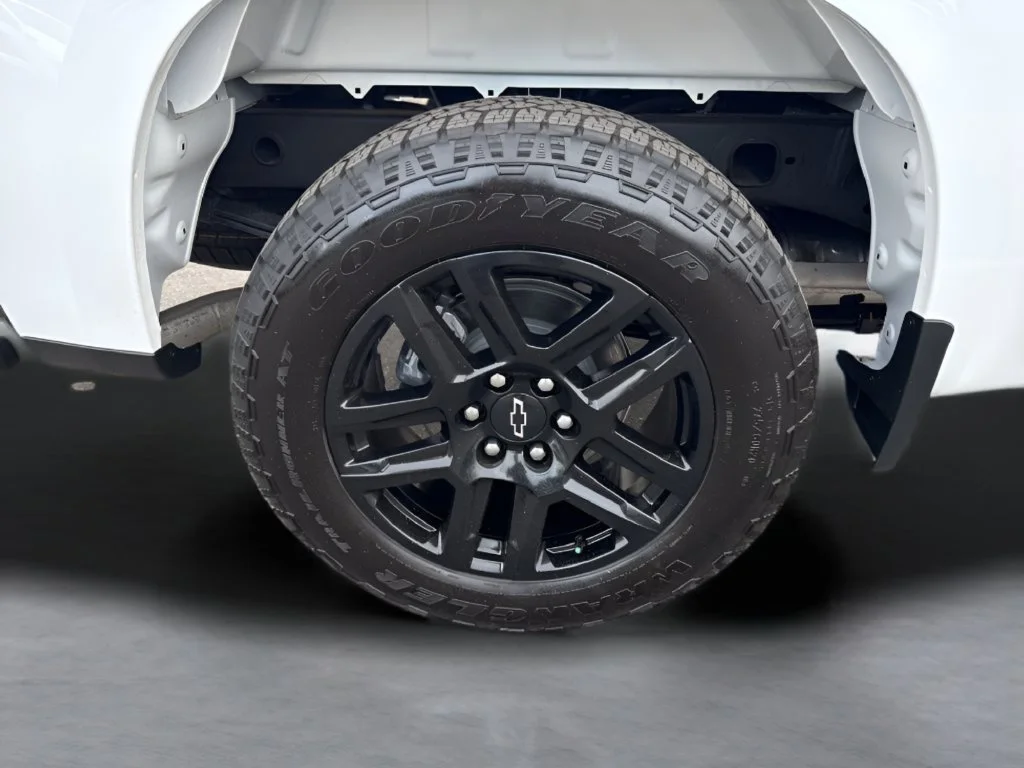 Used 2026 Summit White Chevrolet RST image 40