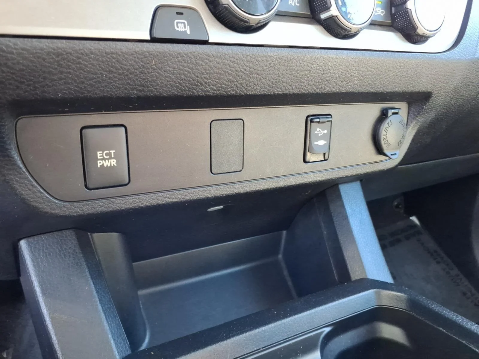 Used 2017 Blazing Blue Pearl Toyota SR5 image 6