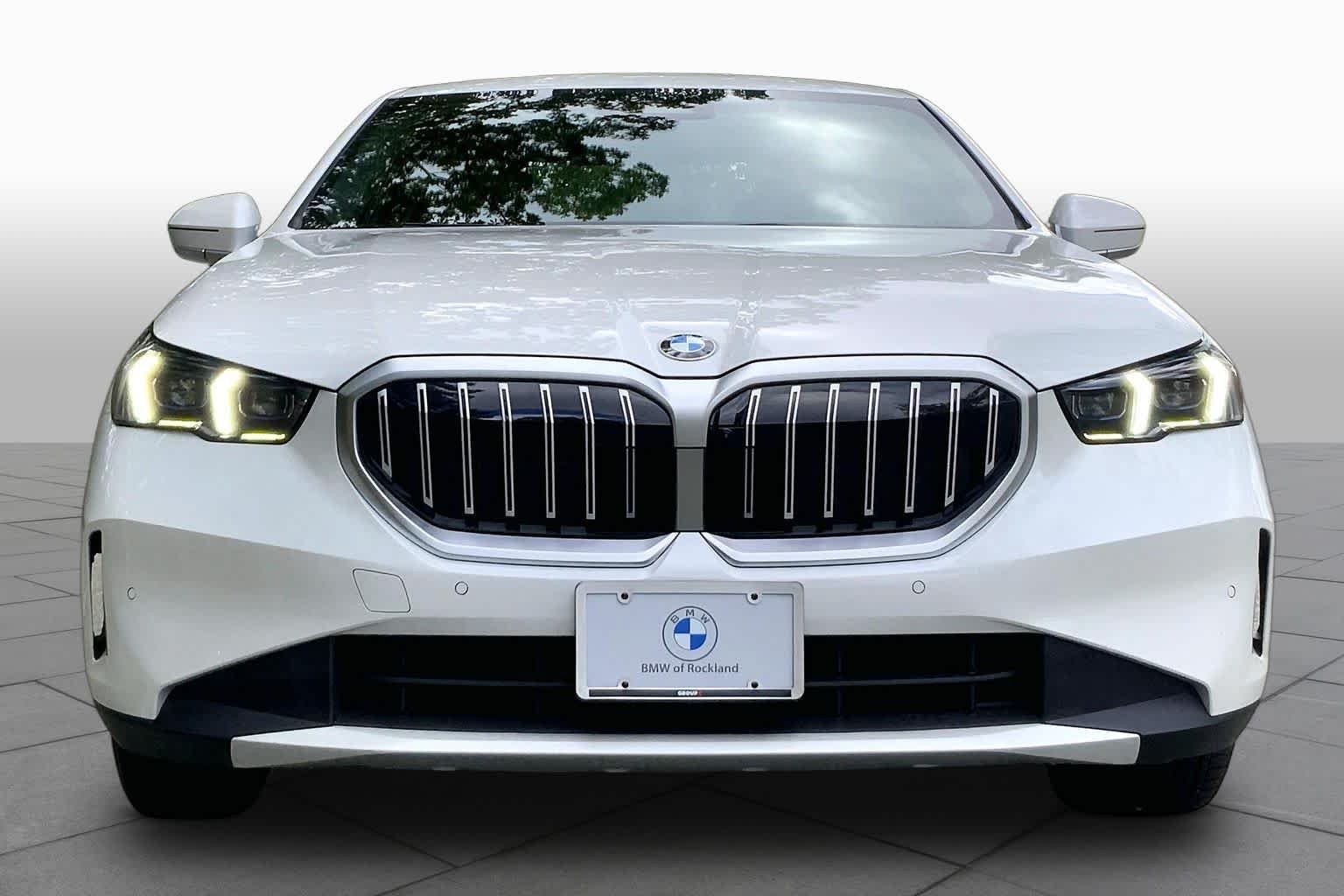 Used 2026 Mineral White Metallic BMW 530i xDrive image 3