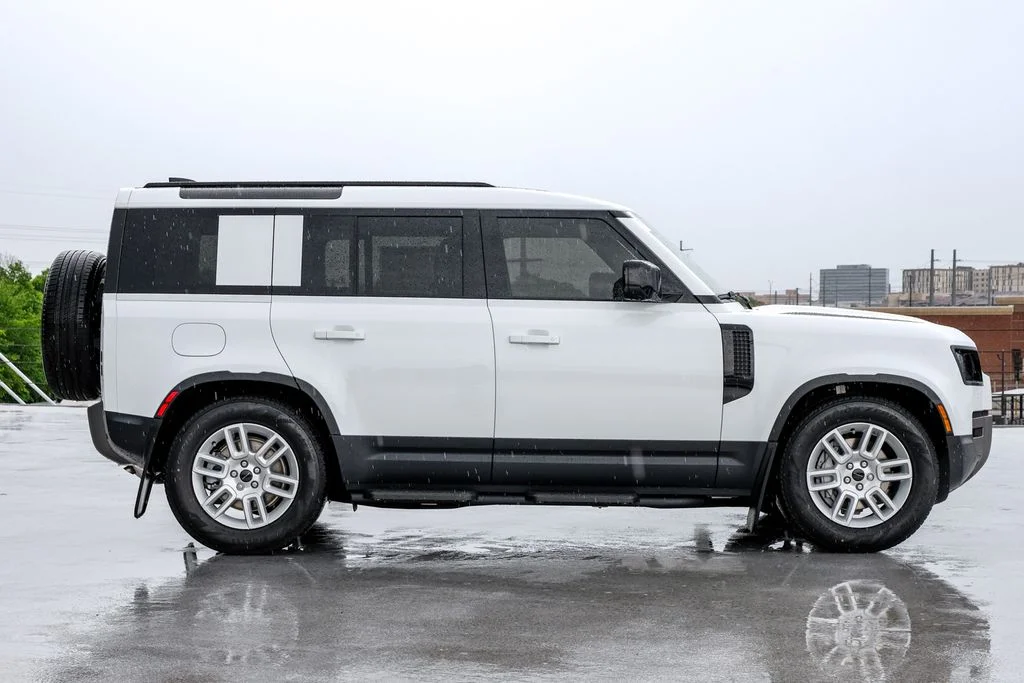 New 2026 Borasco Grey Metallic Land Rover S image 7