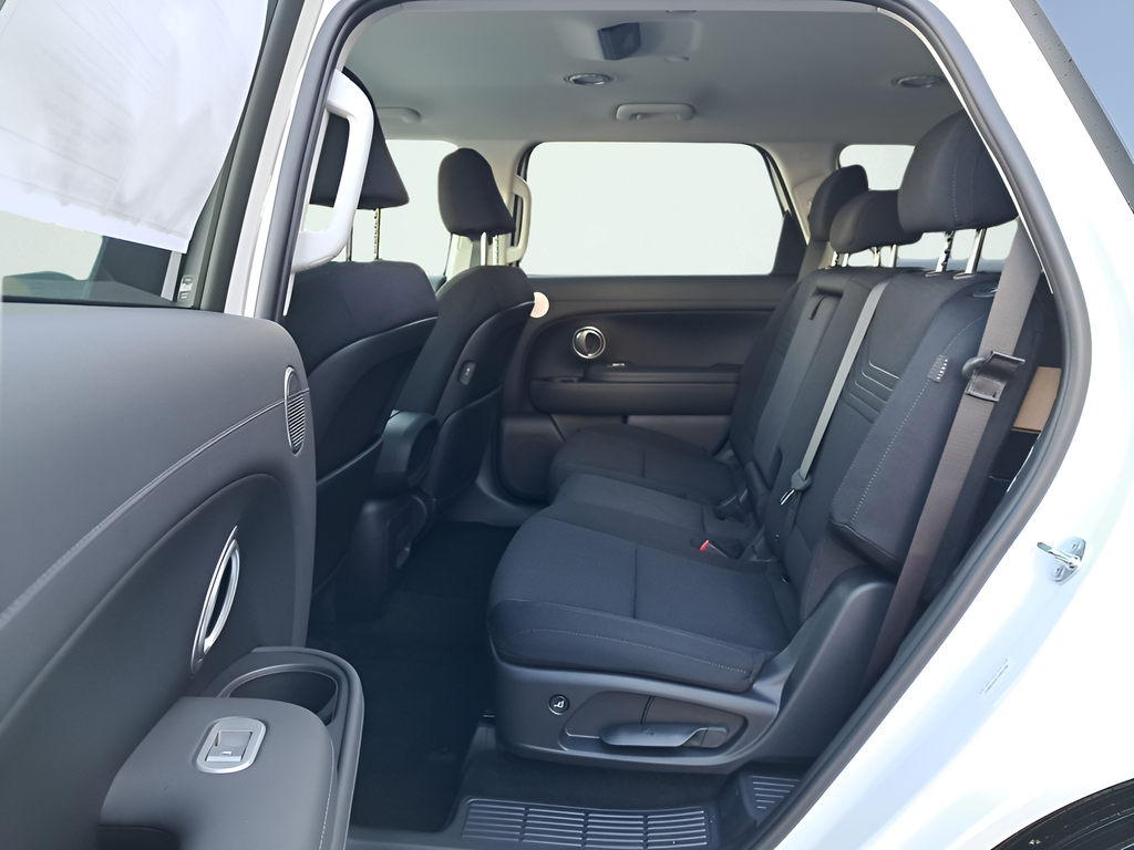 New 2026 White Hyundai SE image 12