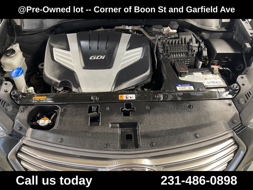 Used 2018 Black Hyundai SE image 7
