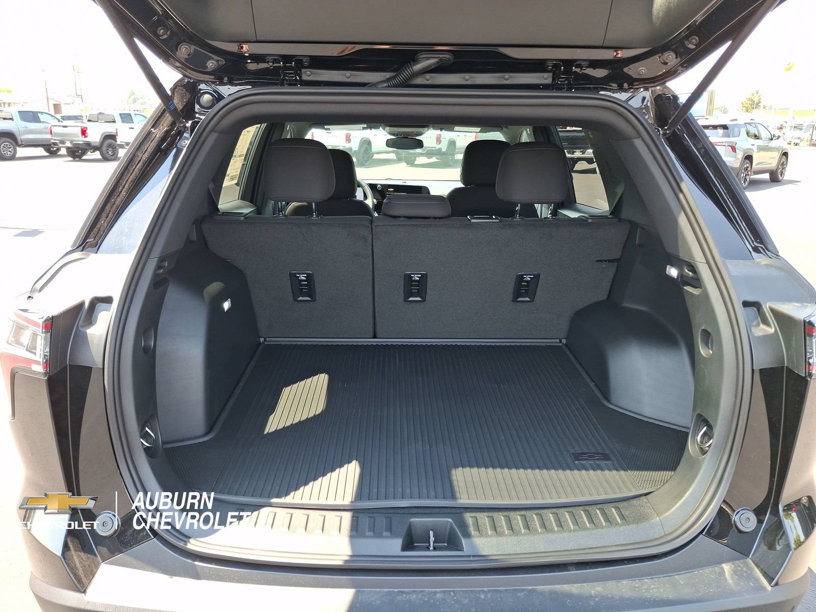 2027 Chevrolet Equinox LT - Photo 19