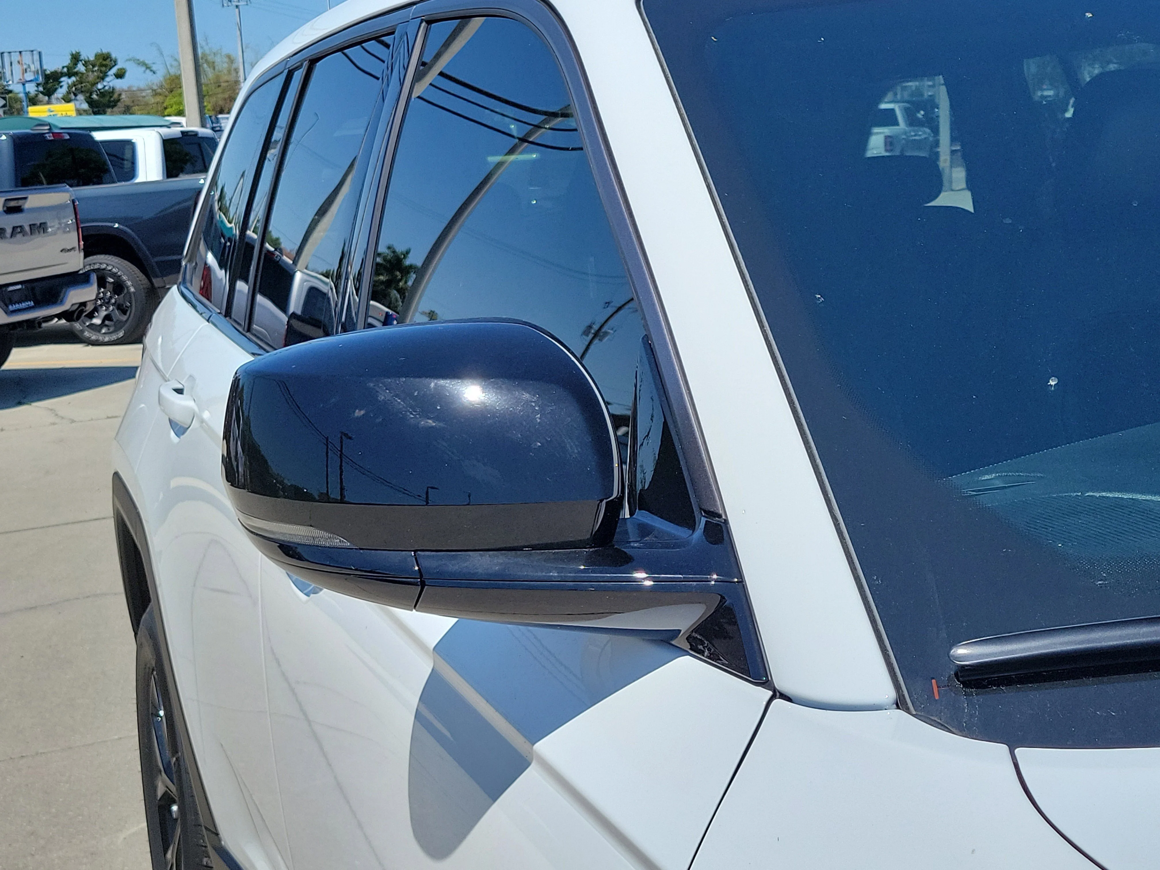 New 2026 Bright White Clearcoat Jeep Laredo Altitude image 9