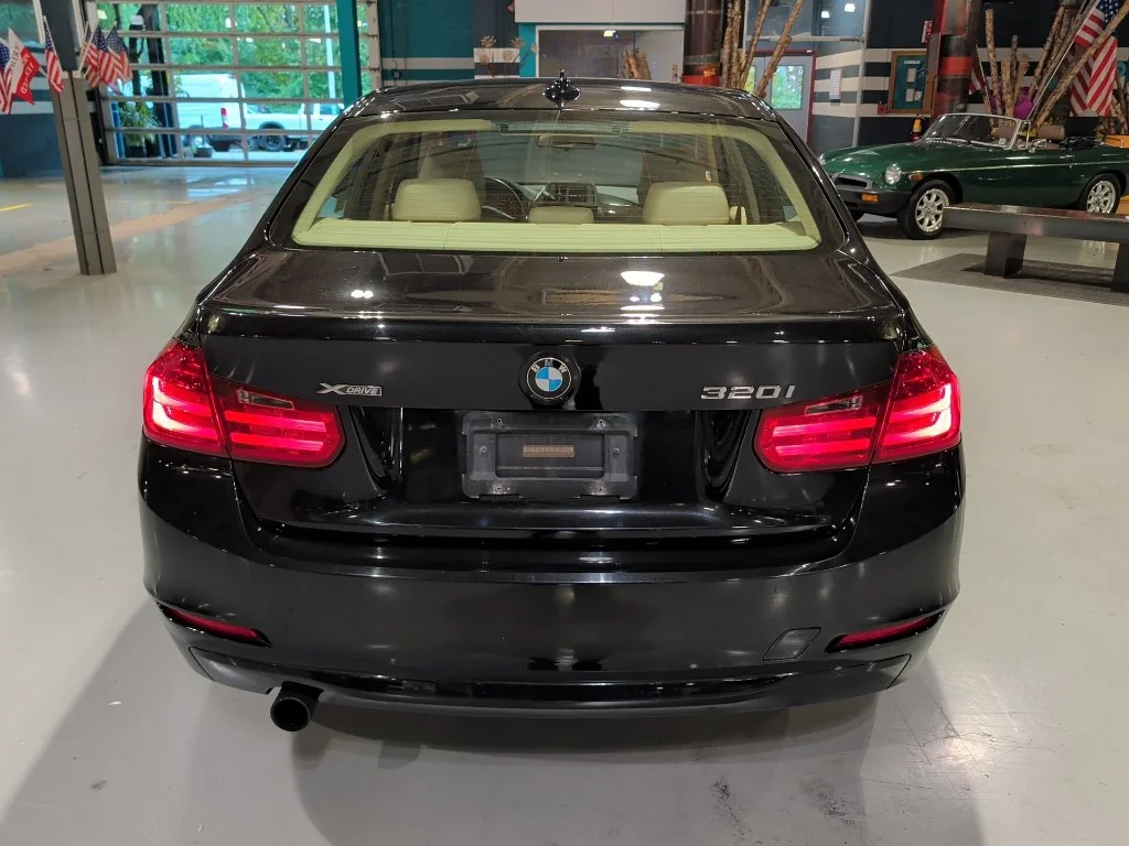 Used 2014 Black BMW 320i xDrive image 10