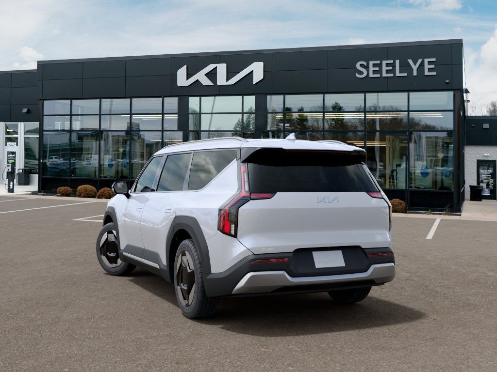 New 2026 White Kia Wind image 4