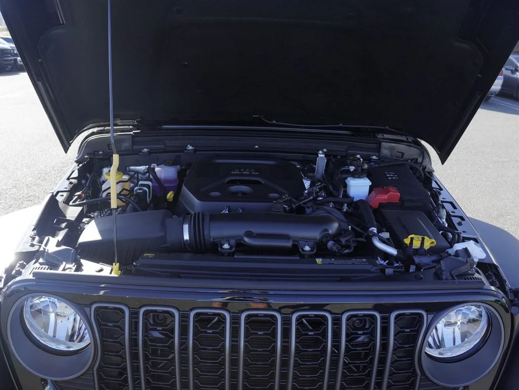 New 2026 black clearcoat Jeep Sport RHD image 33
