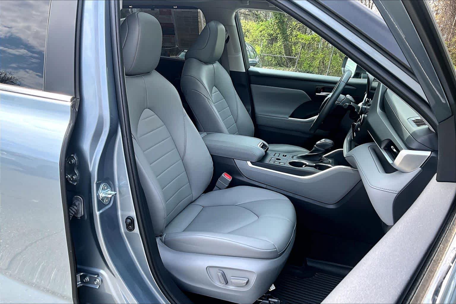 2023 Toyota Highlander XLE - Photo 9