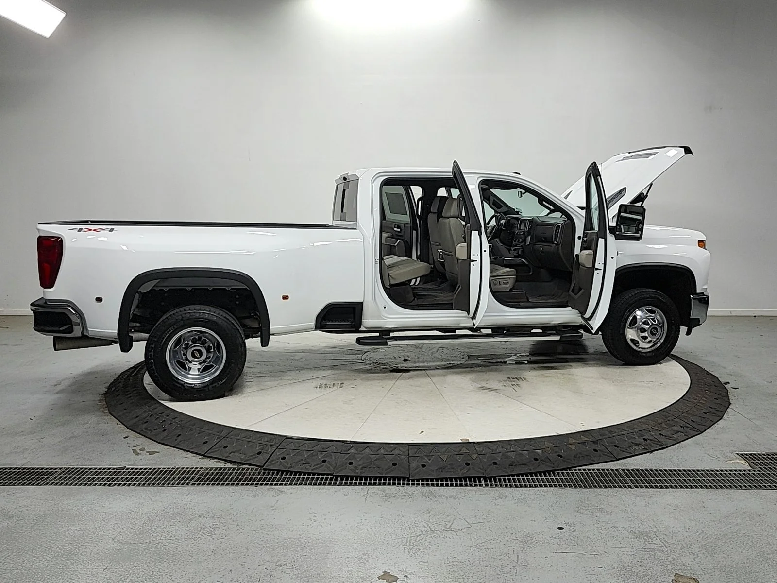 Used 2023 White Chevrolet LTZ image 17