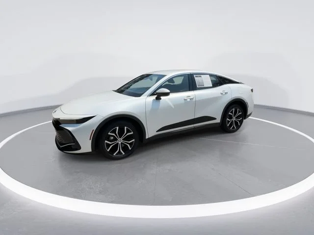 Used 2023 White Toyota XLE image 4
