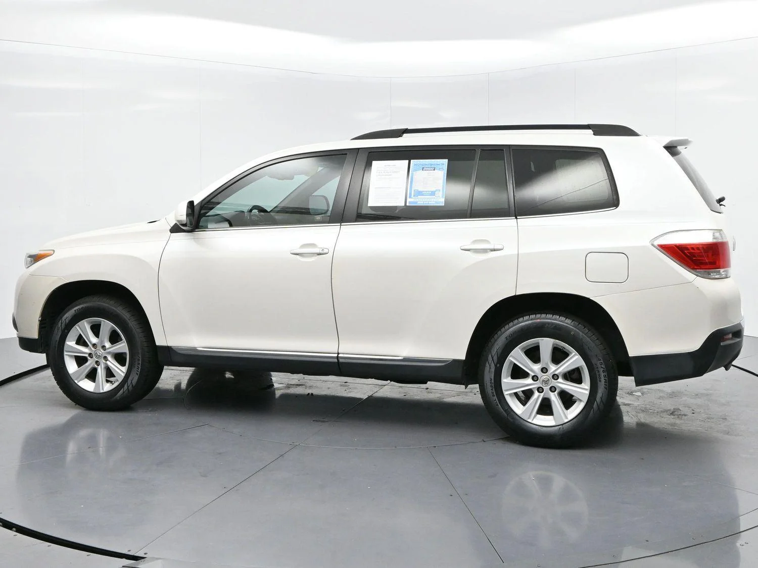 Used 2012 Blizzard Pearl Toyota SE image 4