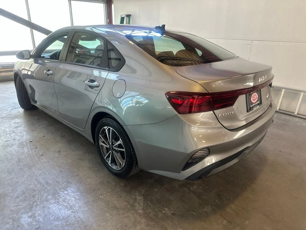 Used 2023 Gray Kia LXS image 3