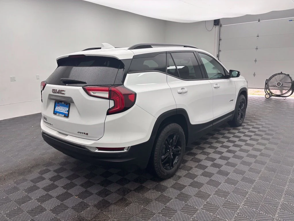 Used 2022 White GMC AT4 image 8