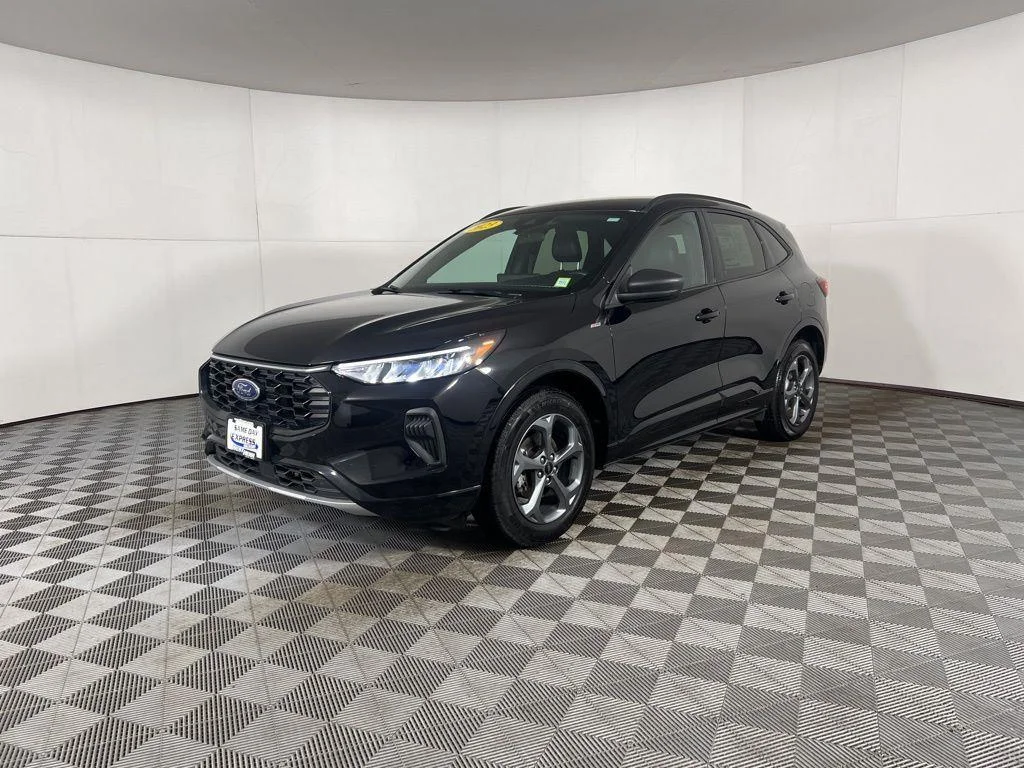 Used 2023 Black Metallic Ford ST-Line image 5