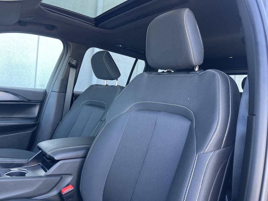 New 2026 Baltic Gray Metallic Clear-Coat Exterior Paint Jeep Laredo X image 17