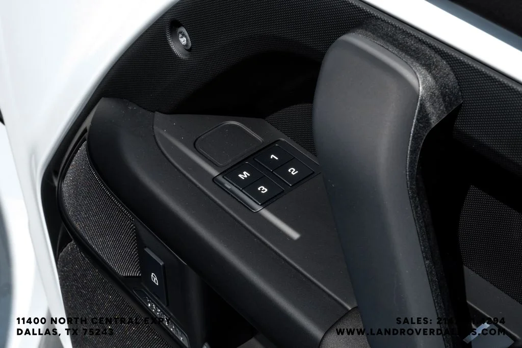 New 2026 Fuji White Land Rover X-Dynamic SE image 47