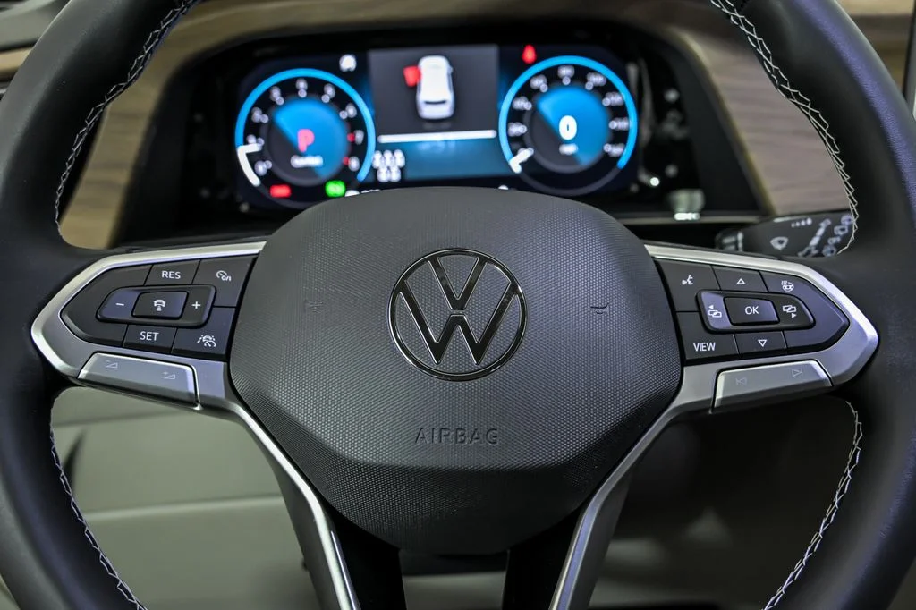 New 2026 Black Volkswagen 2.0T SE w/Technology image 12