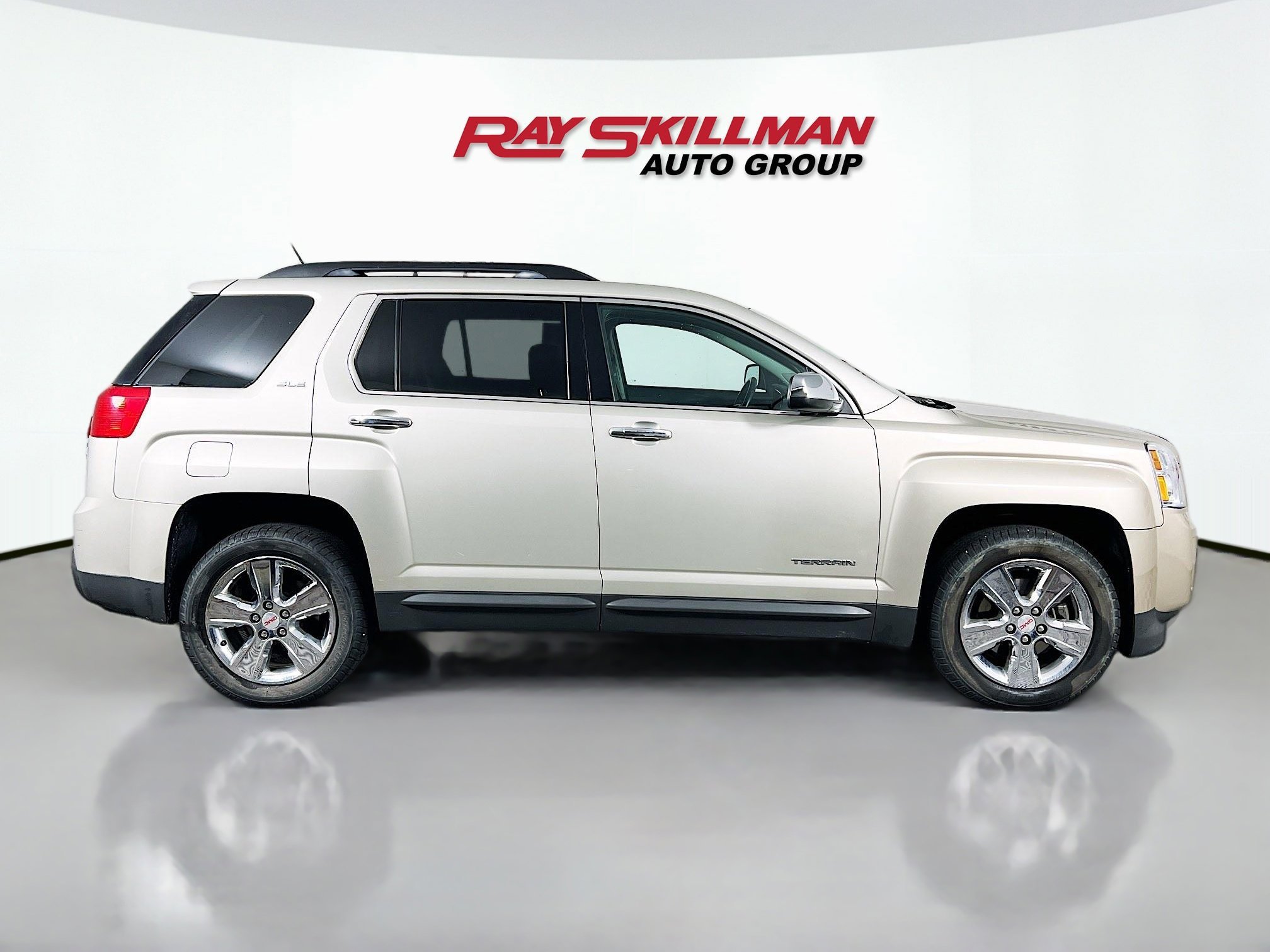 Used 2015 Champagne Silver Metallic GMC SLE image 8