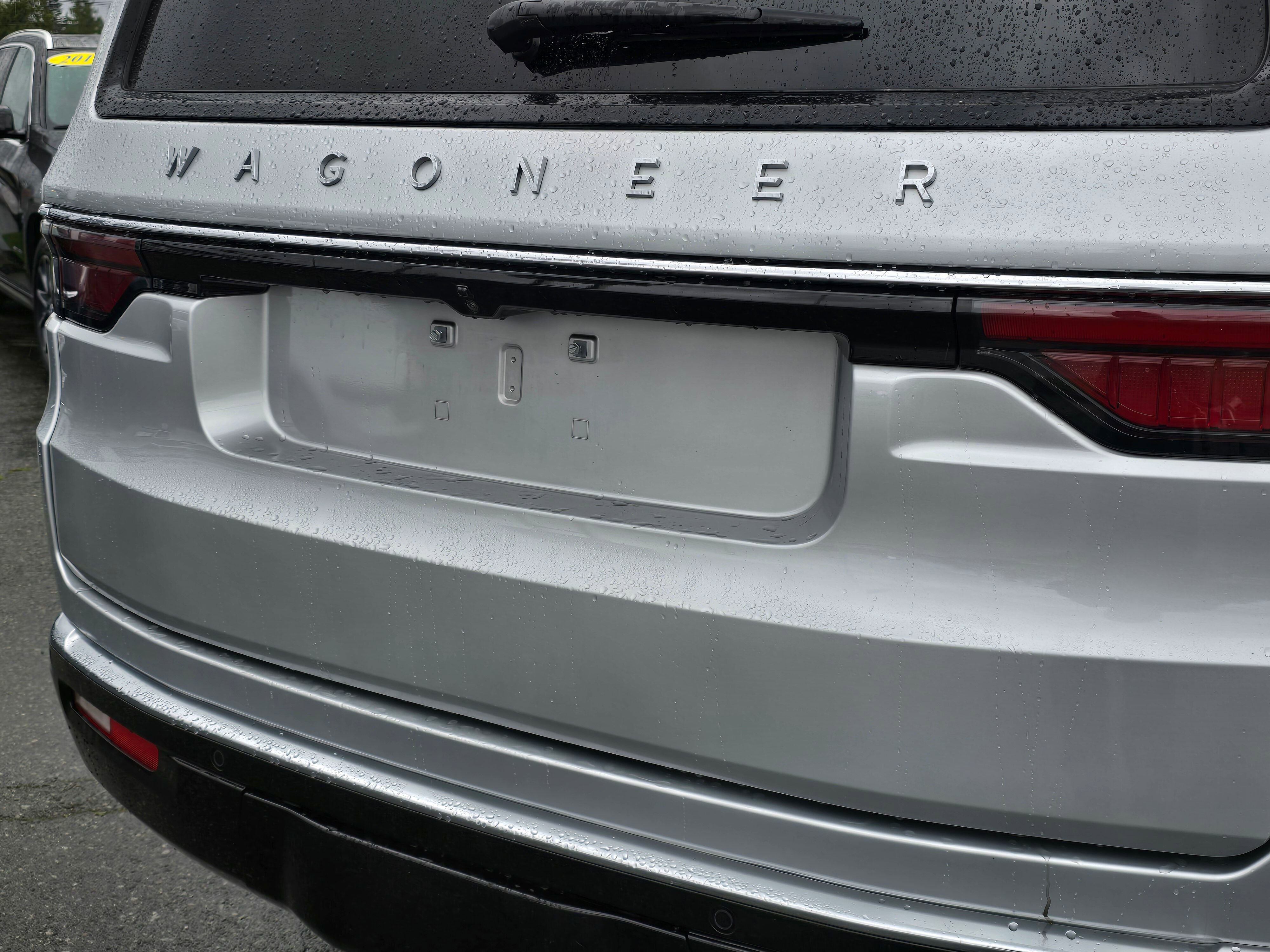 Used 2025  Jeep NA image 13