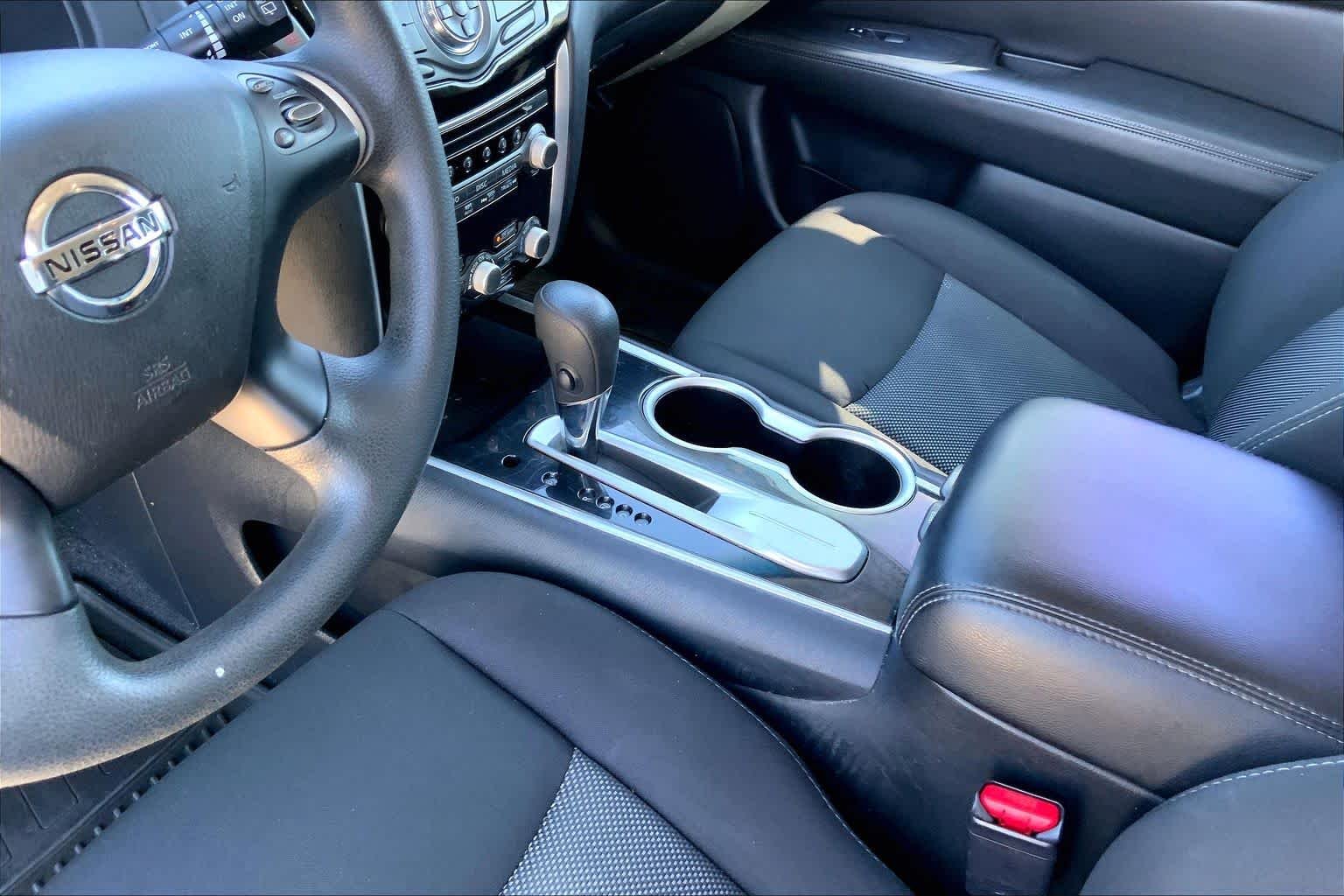 Used 2020 Glacier White Nissan S image 16