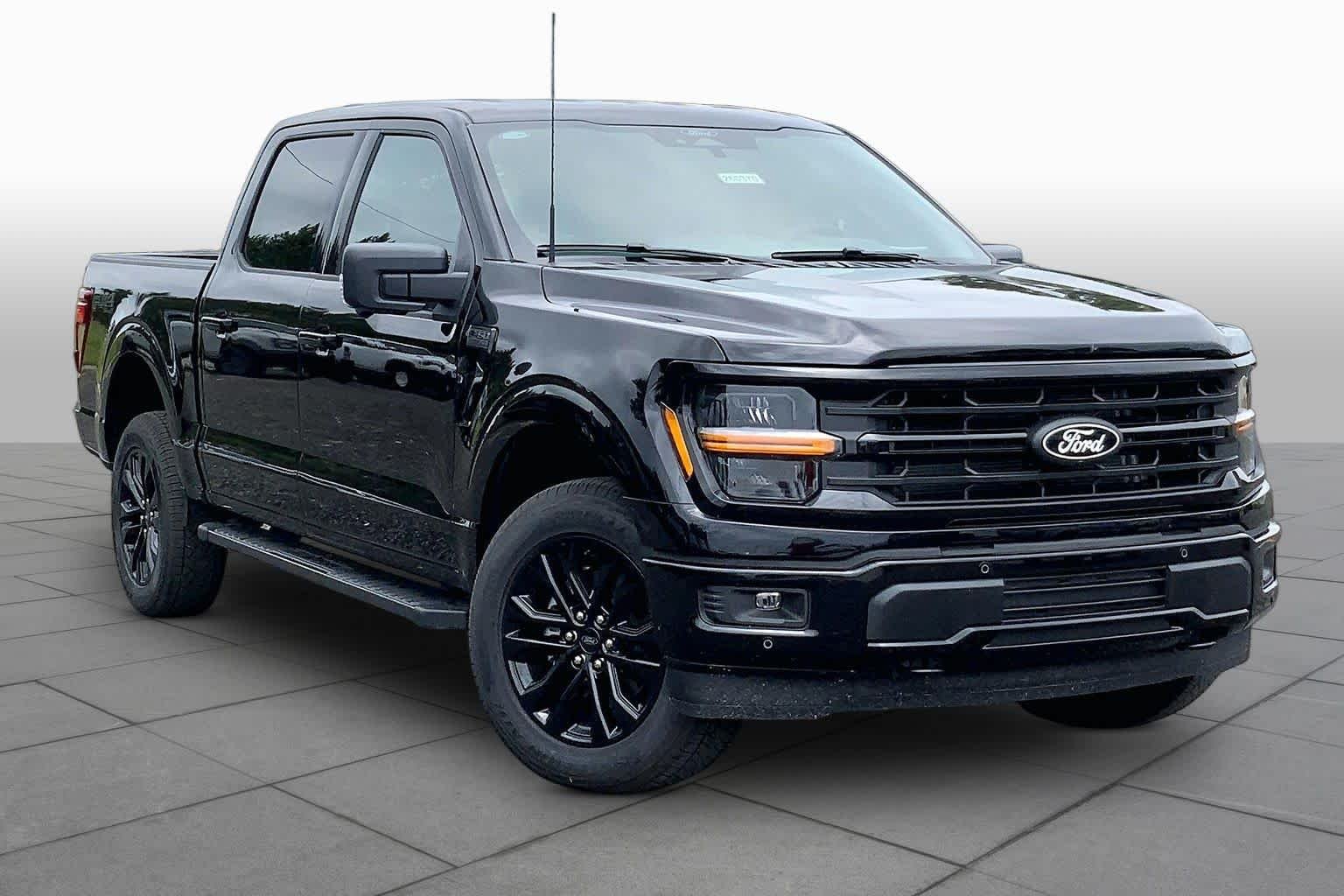 New 2026 Agate Black Metallic Ford XLT image 2