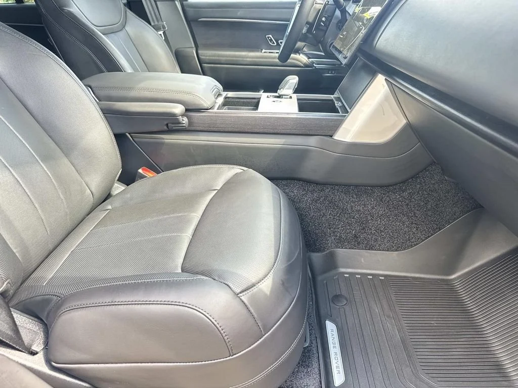 New 2026 Santorini Black LAND ROVER SE image 7