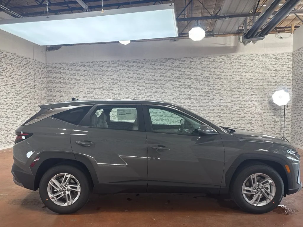 New 2026 Hampton Gray Hyundai SE image 8
