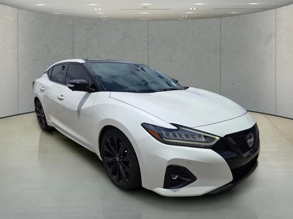 Used 2023 White Nissan SR image 7