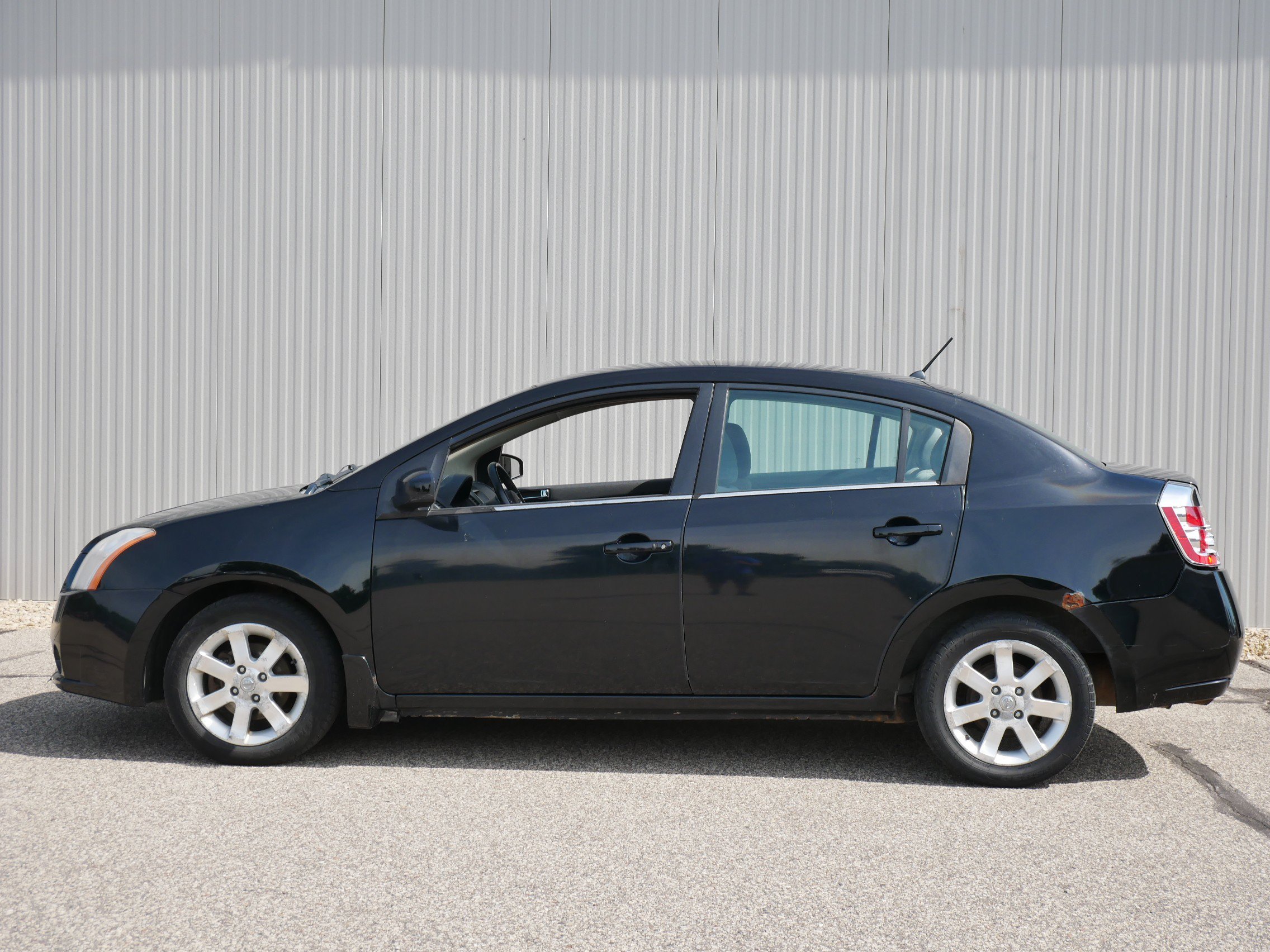Used 2007 Black Nissan  image 2