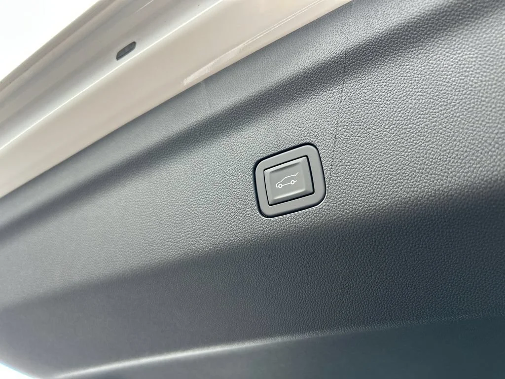 New 2026 Summit White GMC Elevation image 38