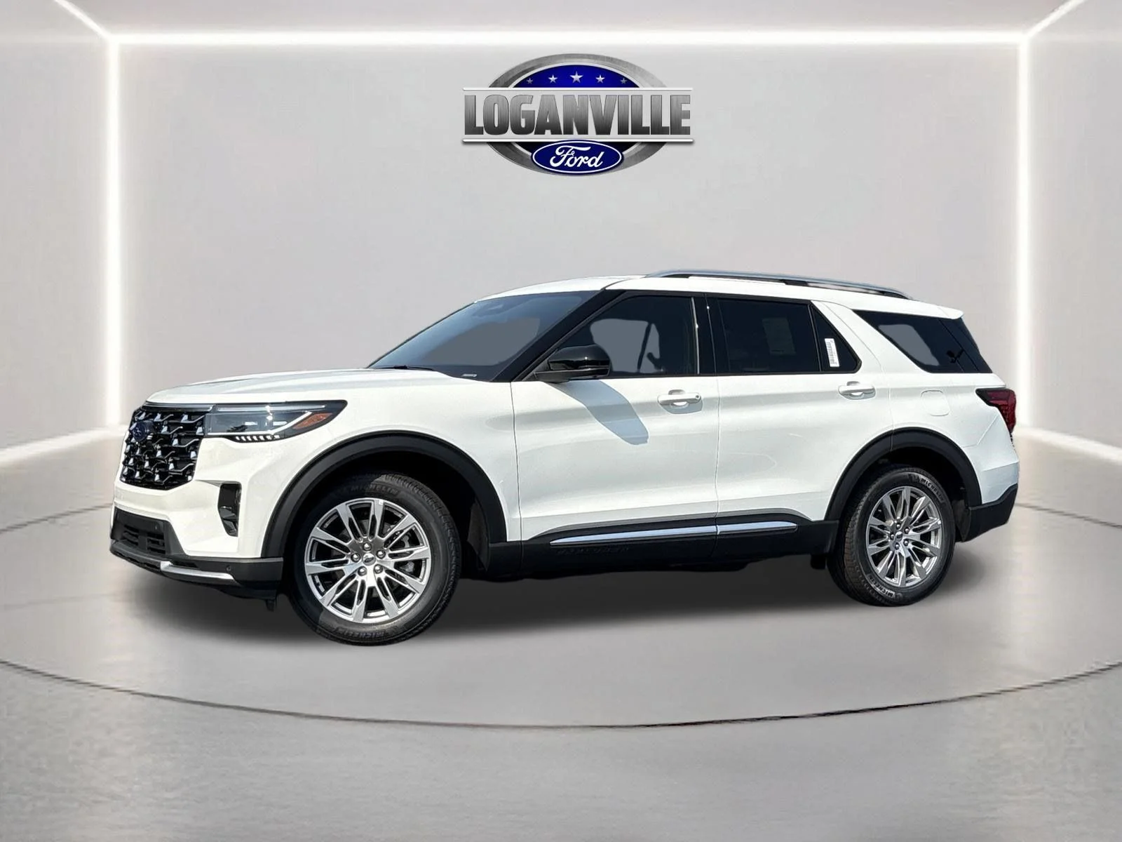 New 2026 Star White Metallic Tri-Coat Ford Platinum™ image 1