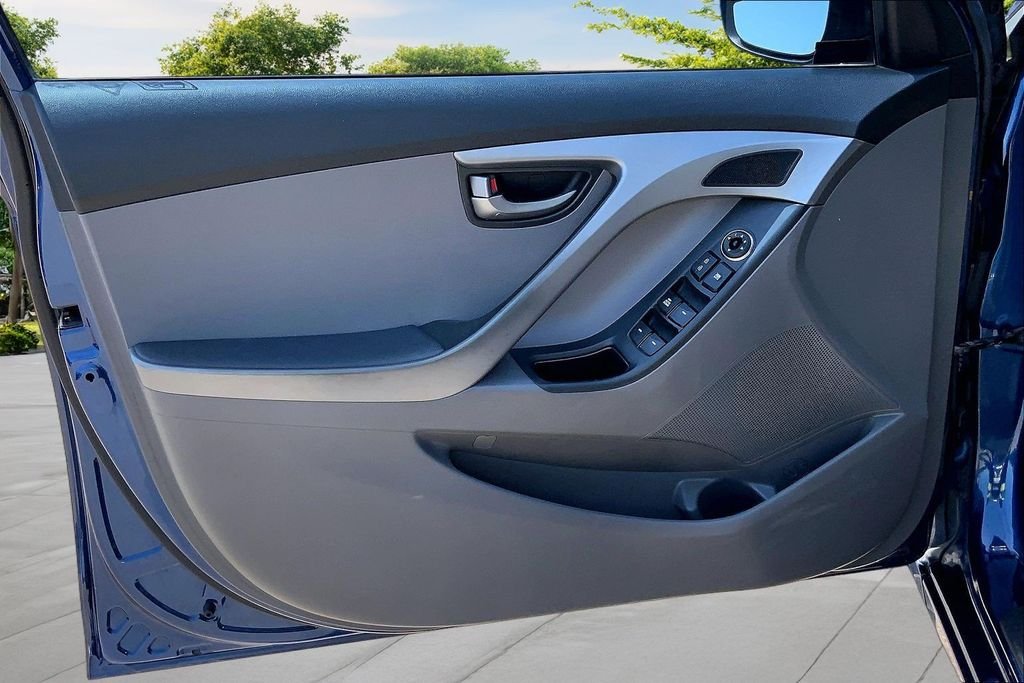 Used 2015 Blue Hyundai SE image 17