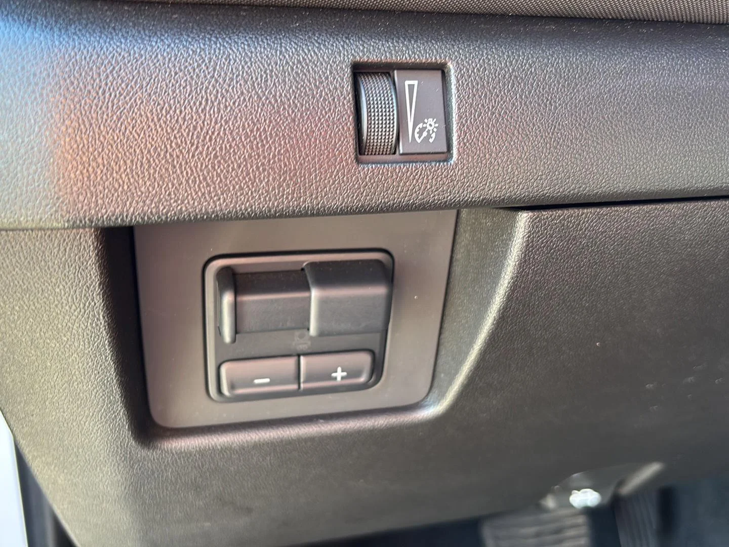 Used 2024 Summit White Chevrolet Z71 image 18