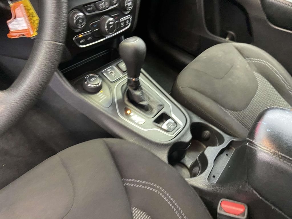 Used 2021 Red Jeep Latitude image 20