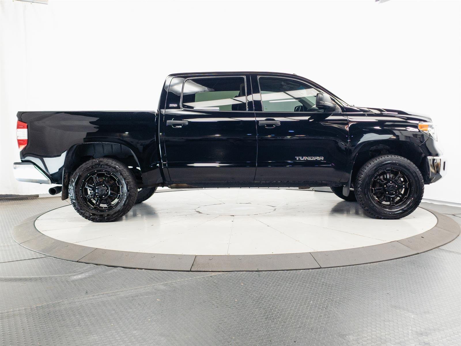 Used 2016 Black Toyota SR5 image 11