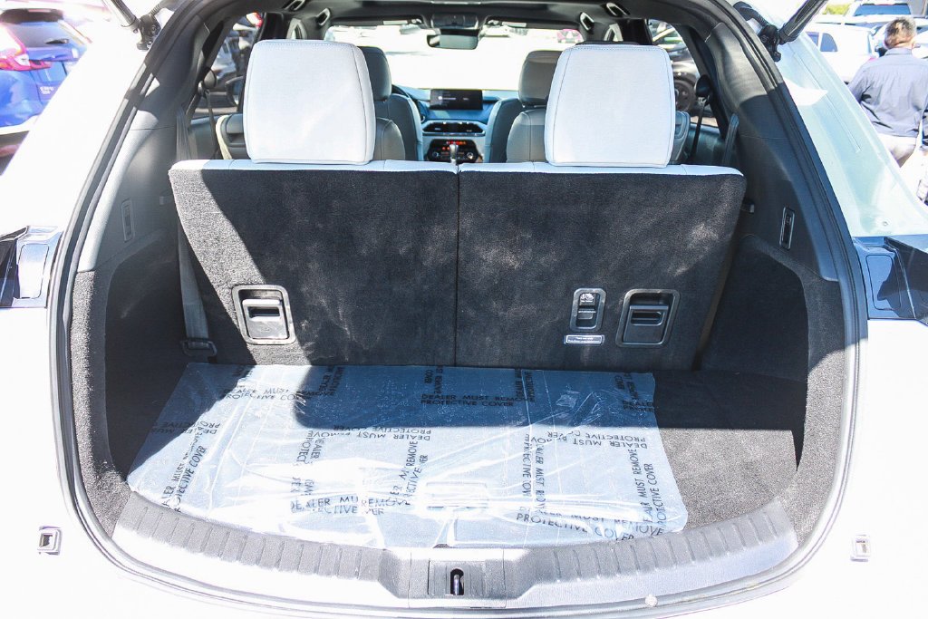 Used 2023 White Mazda Signature image 26