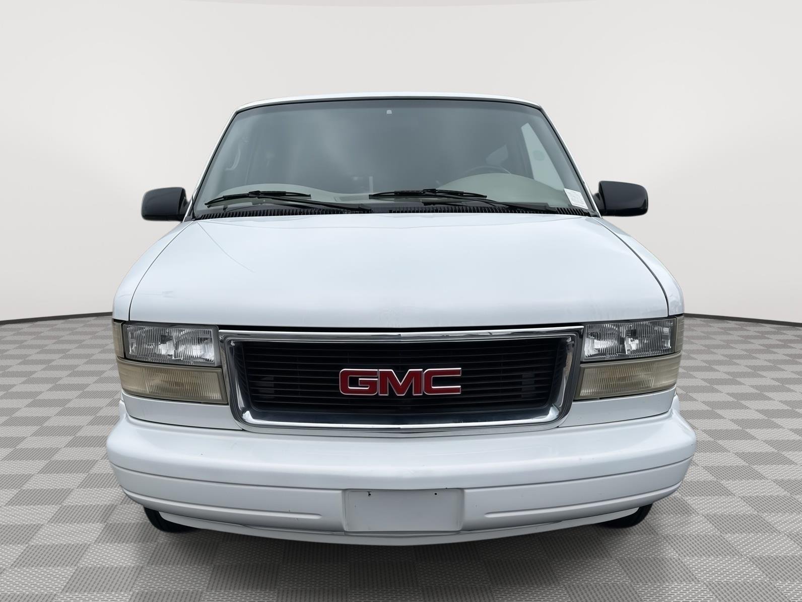 Used 2000 Ivory White GMC SL image 10