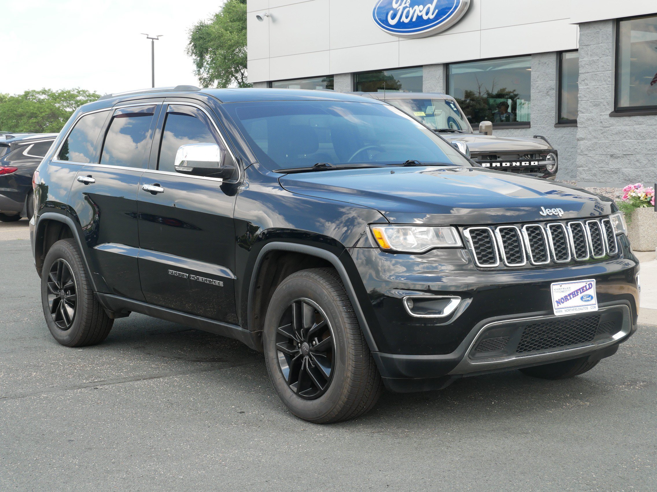 Used 2019 Jeep Grand Cherokee Limited with VIN 1C4RJFBG6KC570264 for sale in Northfield, Minnesota
