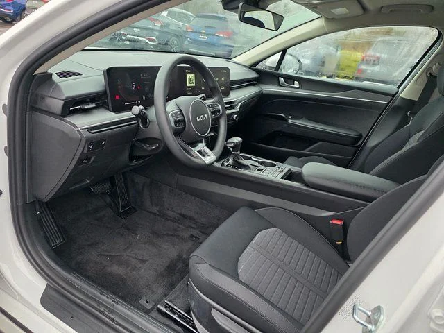 2026 Kia K5 LXS - Photo 11