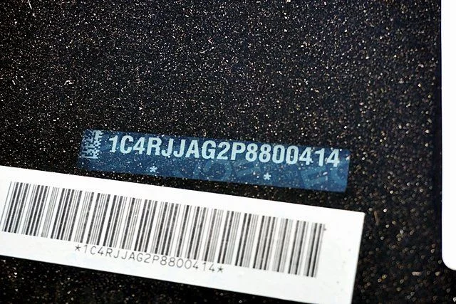 Used 2023 Silver Jeep Laredo image 33