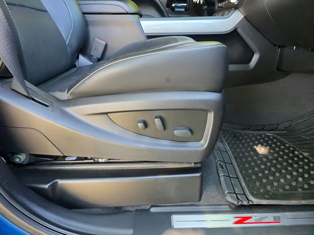 Used 2019 Blue Chevrolet LTZ image 8